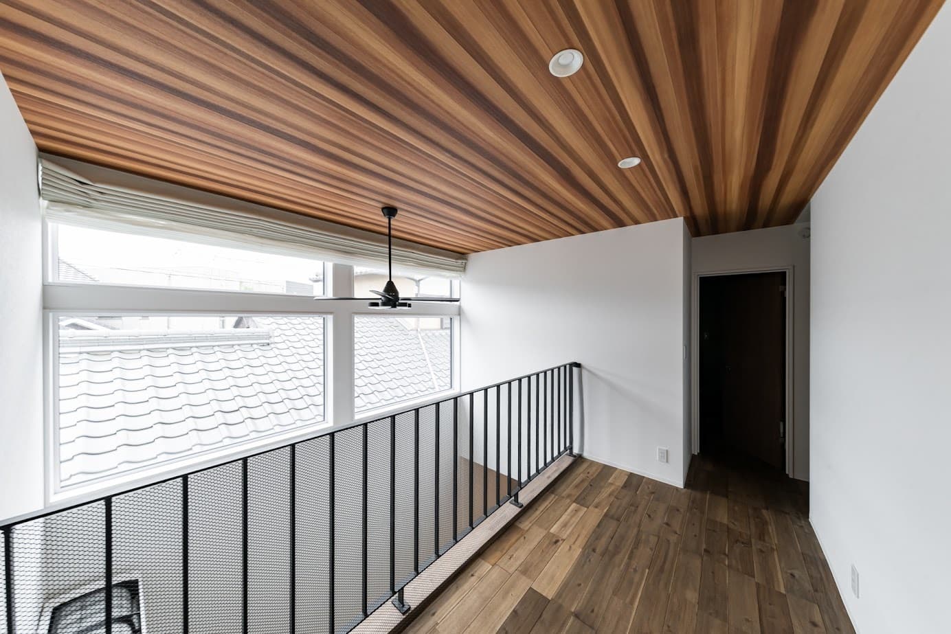 スタイリッシュな二階建て住宅