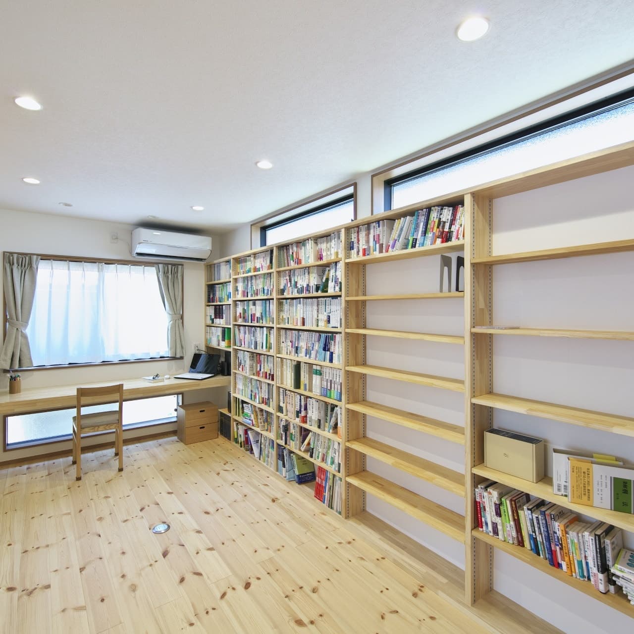 市村邸の図書館